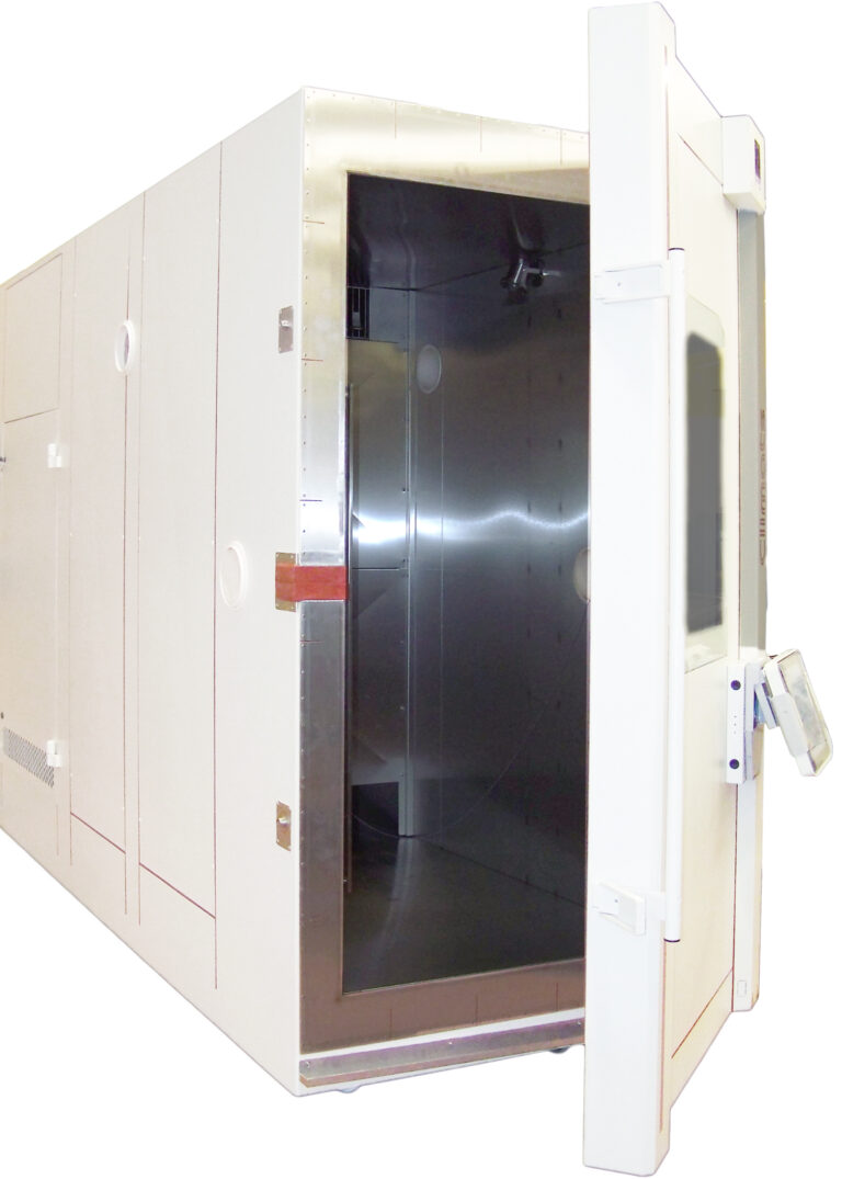 Enceinte climatique grand volume Wincal porte ouverte